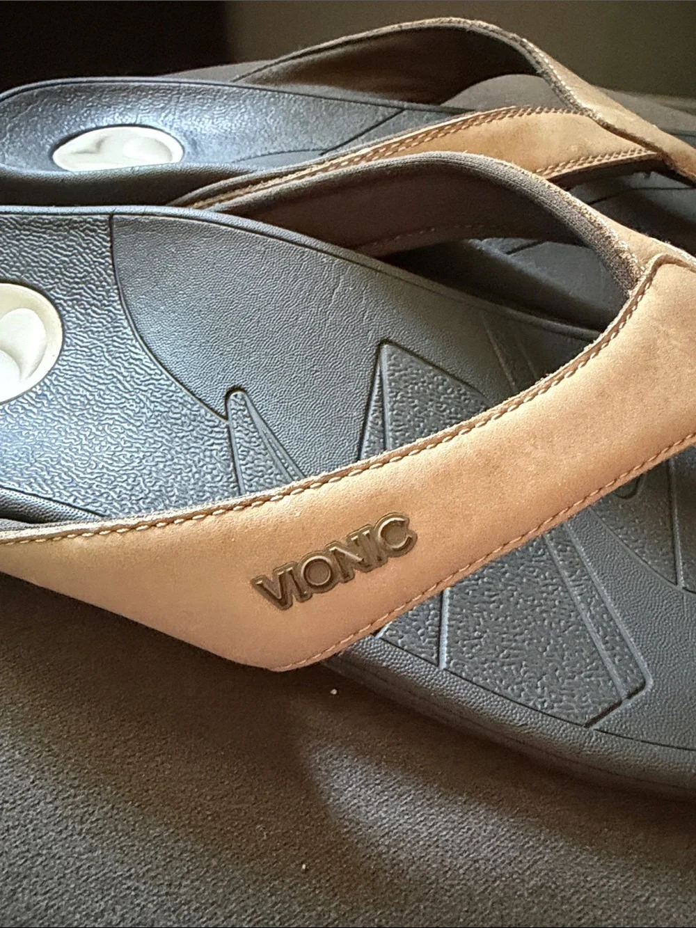 Vionic Tan Mens 11 Leather Flip Flop Sandals Summer Beach Coastal